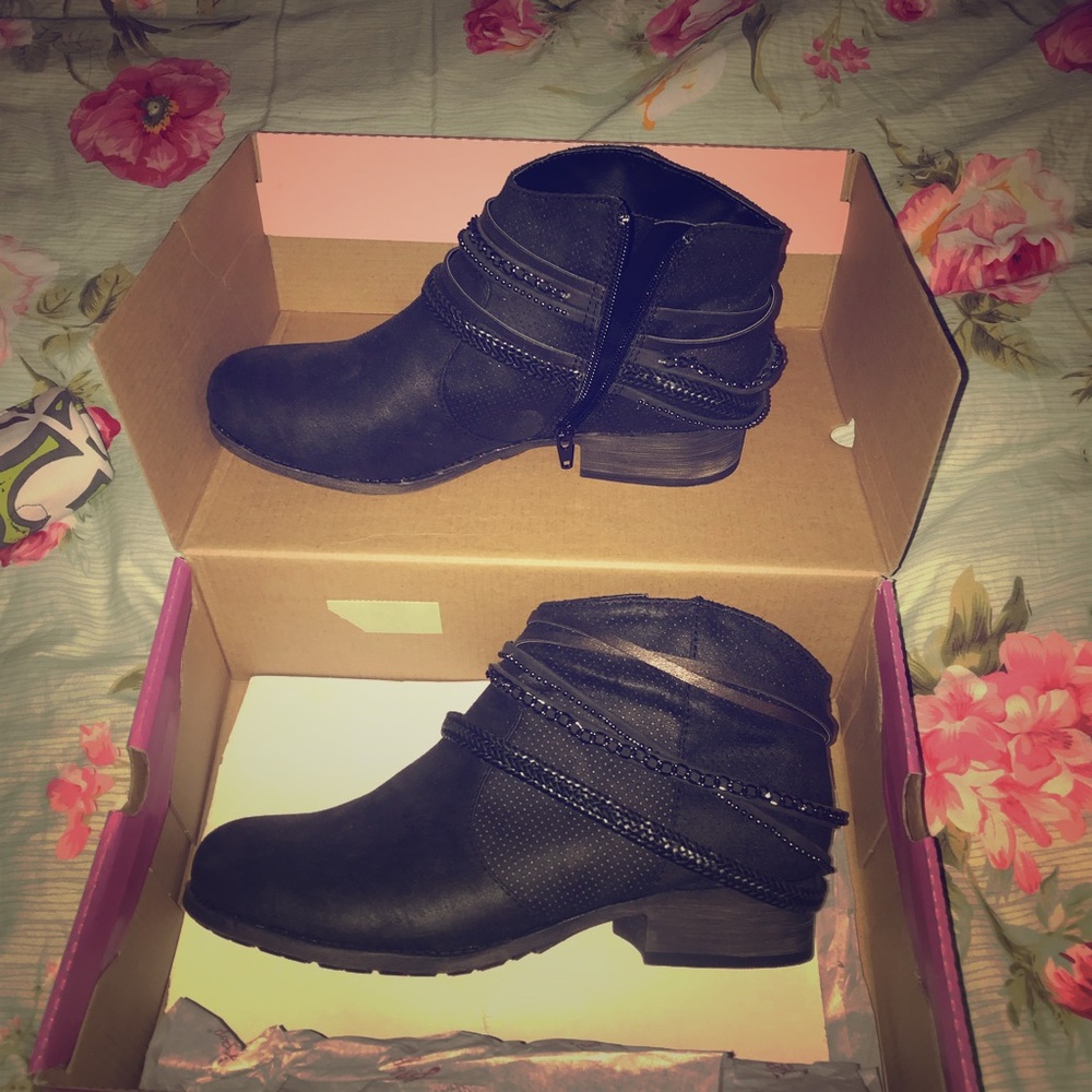 Black Booties/Boots - NEVER WORN! BRAND NEW🔥🔥